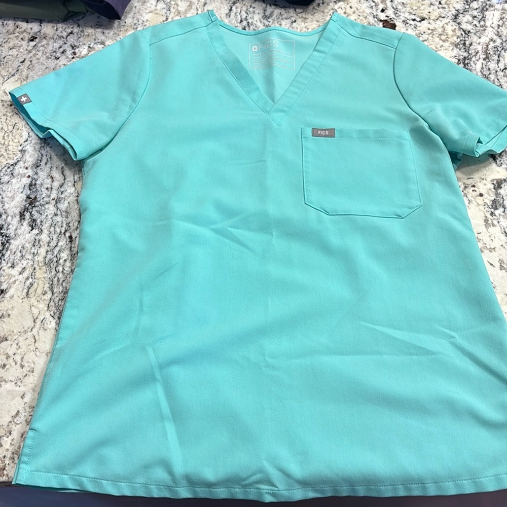 Figs Catarina one pocket scrub top. Size small.
